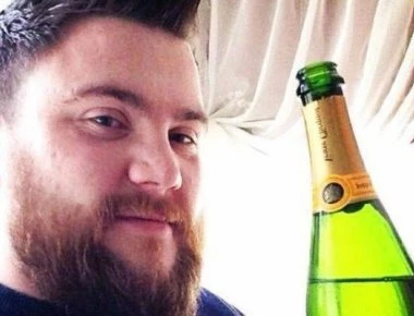 Η χλιδάτη ζωή στα social media αποκάλυψε τη μεγάλη του απάτη